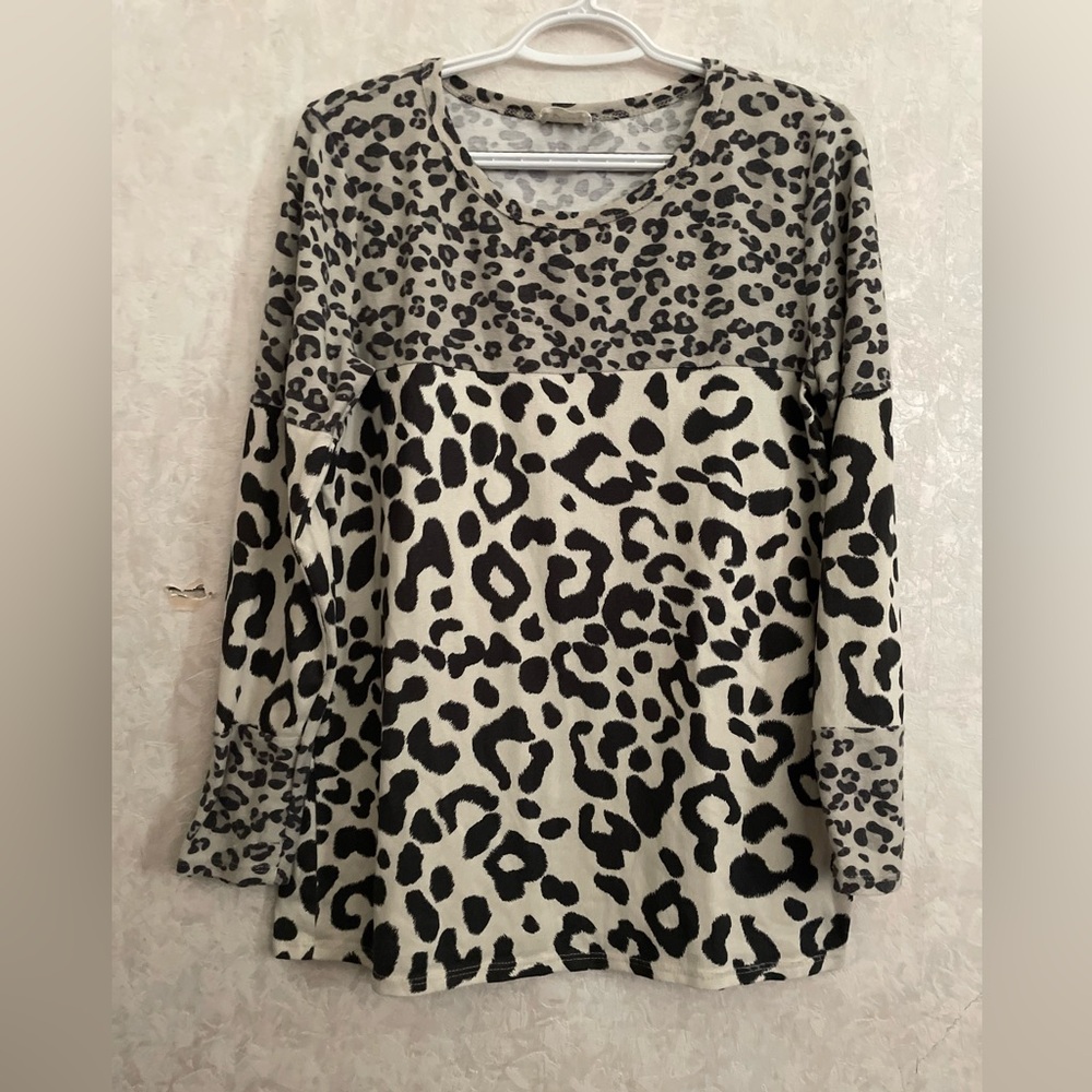 Bib! women's medium long sleeve animal print top